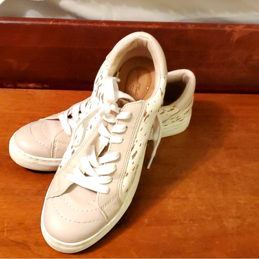 Cream Lace-Up Sneakers universal thread size 9